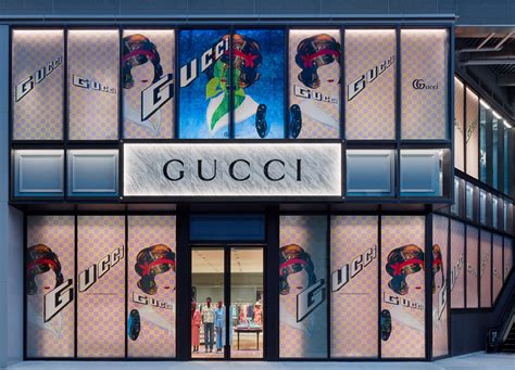 GUCCI グッチ .